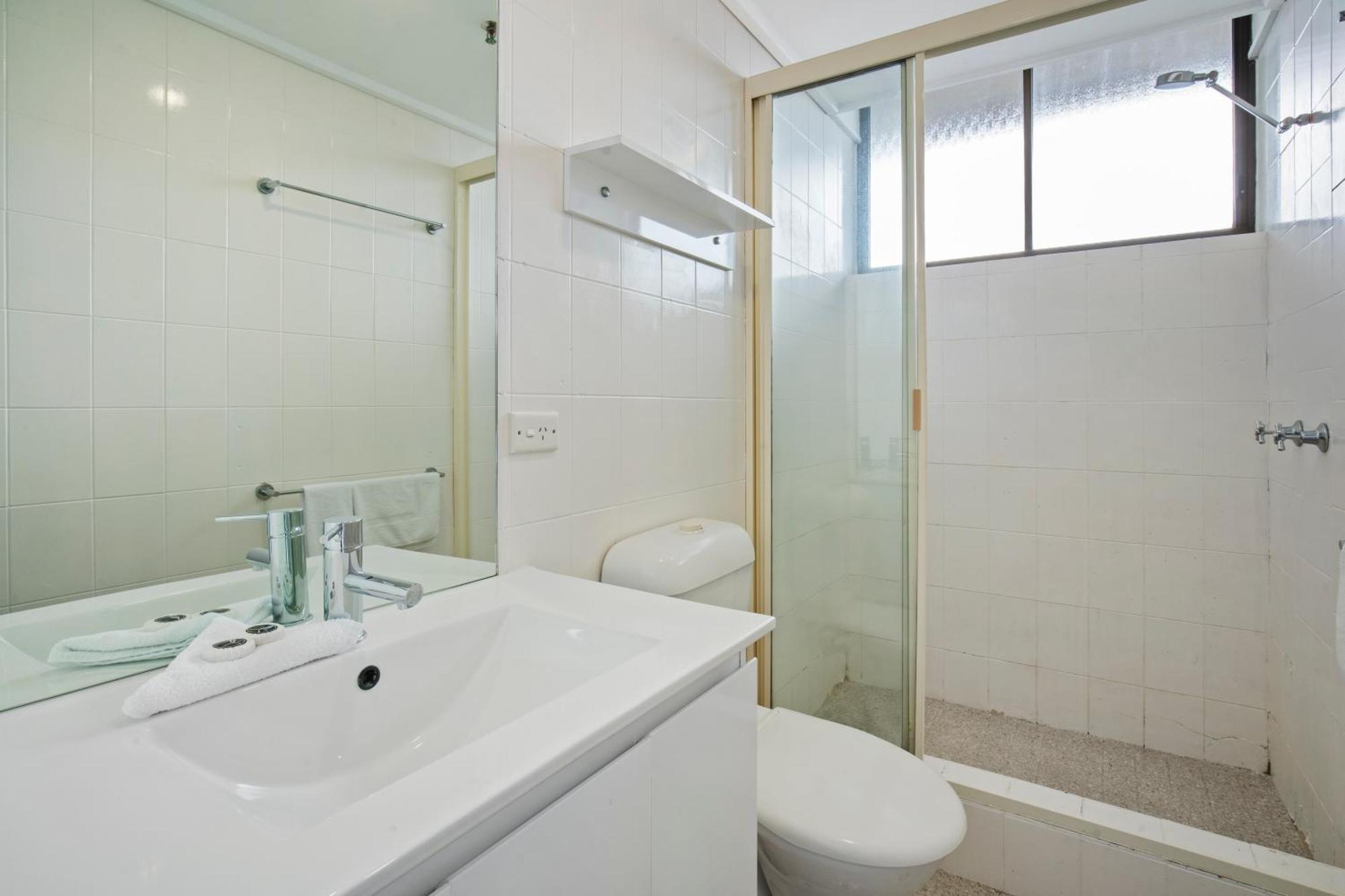 Capricorn One Beachside Holiday Apartments - Official Голд-Кост Экстерьер фото