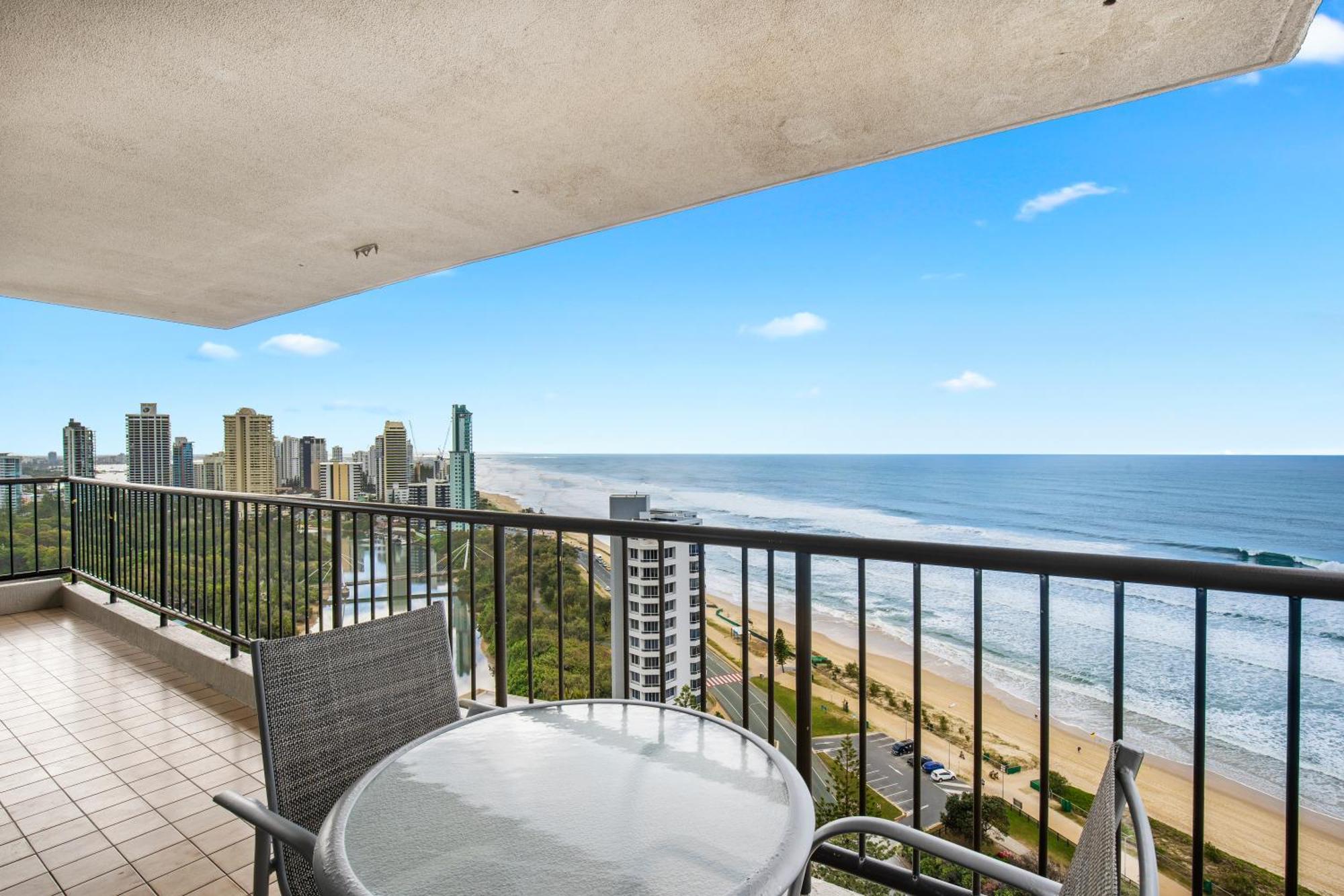 Capricorn One Beachside Holiday Apartments - Official Голд-Кост Экстерьер фото
