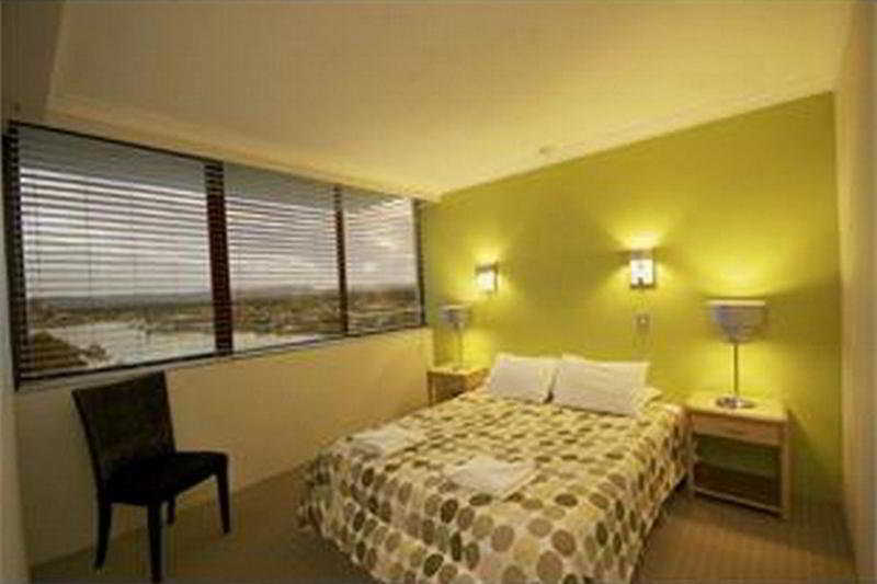 Capricorn One Beachside Holiday Apartments - Official Голд-Кост Экстерьер фото