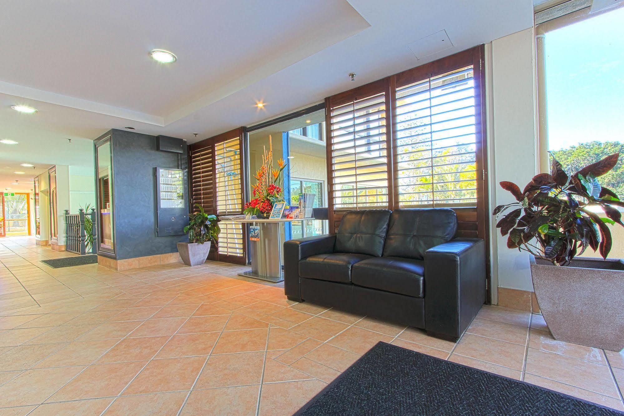 Capricorn One Beachside Holiday Apartments - Official Голд-Кост Экстерьер фото