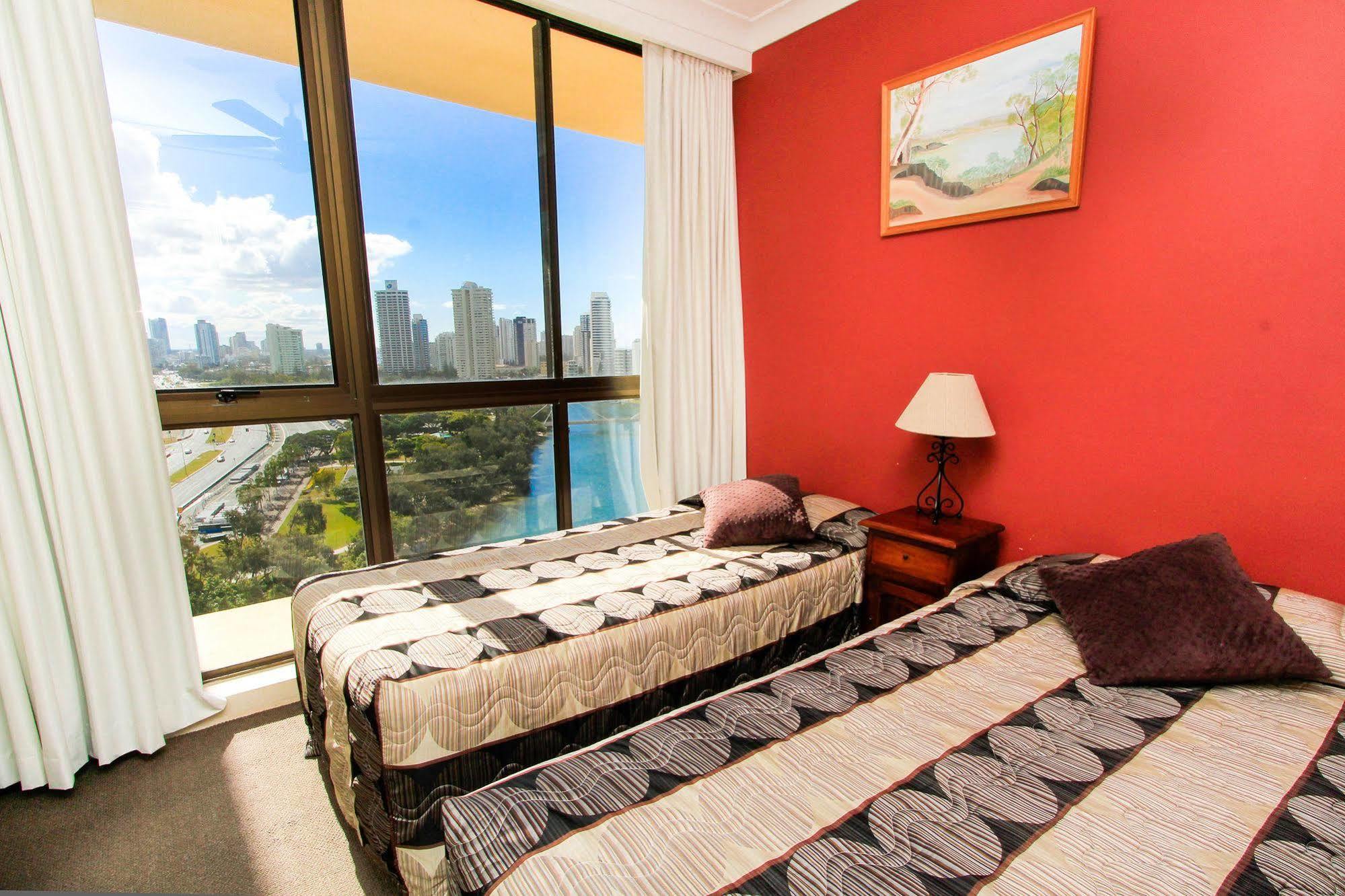 Capricorn One Beachside Holiday Apartments - Official Голд-Кост Экстерьер фото